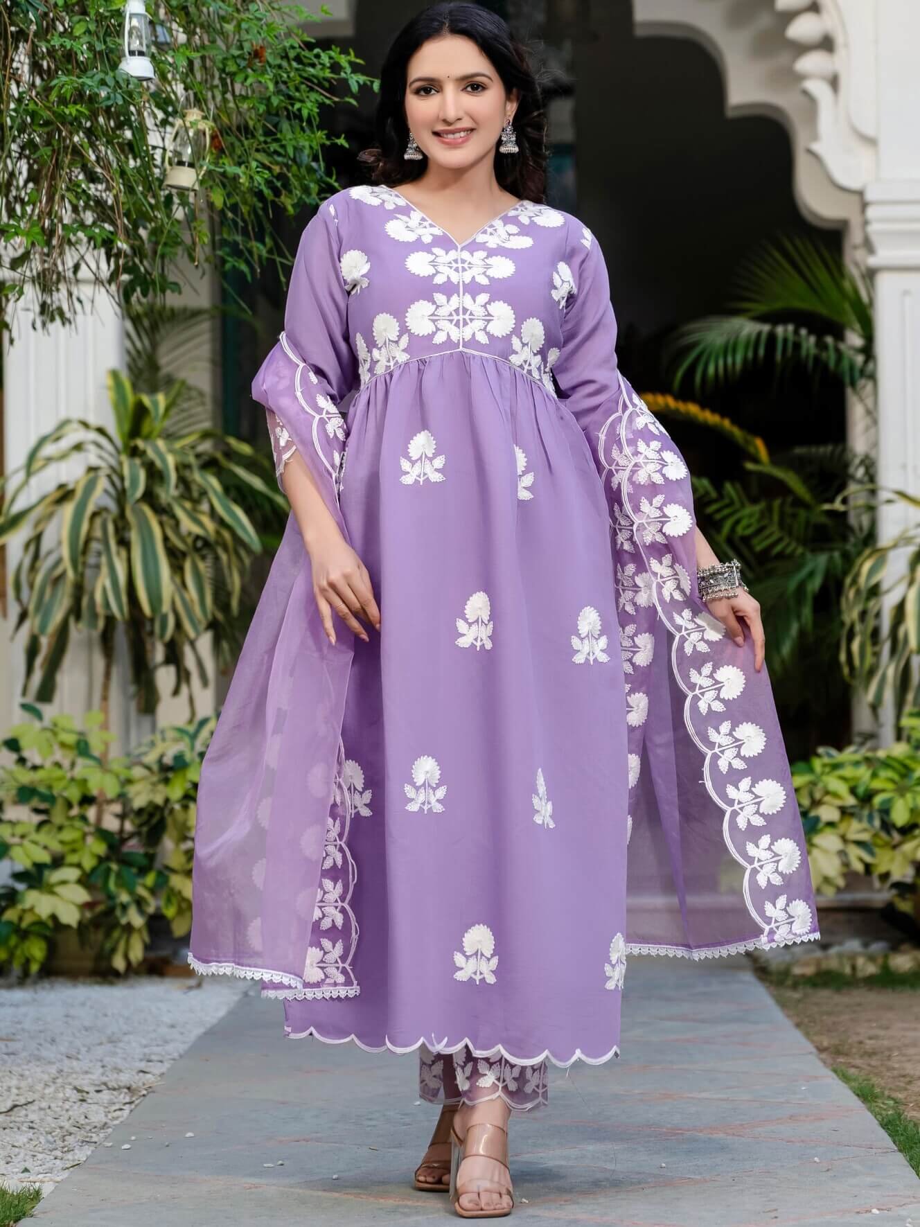 Feel the Glamour with Lavender Roman Silk Embroidered Kurta Pant Set With Dupatta image 2
