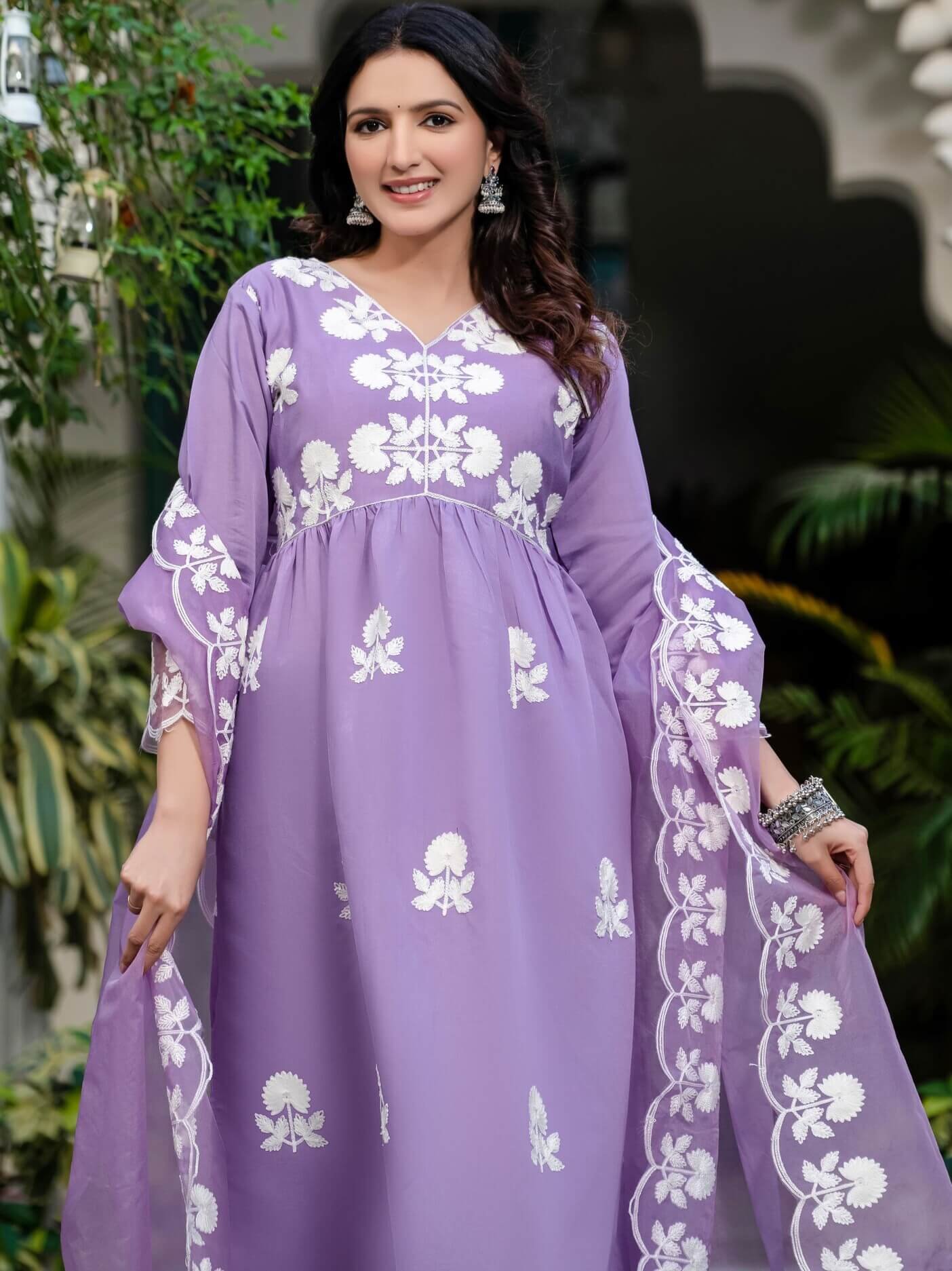 Feel the Glamour with Lavender Roman Silk Embroidered Kurta Pant Set With Dupatta image 3