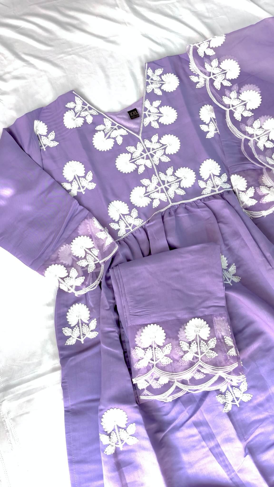 Feel the Glamour with Lavender Roman Silk Embroidered Kurta Pant Set With Dupatta image 4