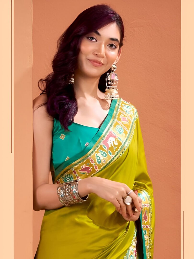Step Into Elegance with Green Zari Woven Banarasi Patola Silk Saree image 4