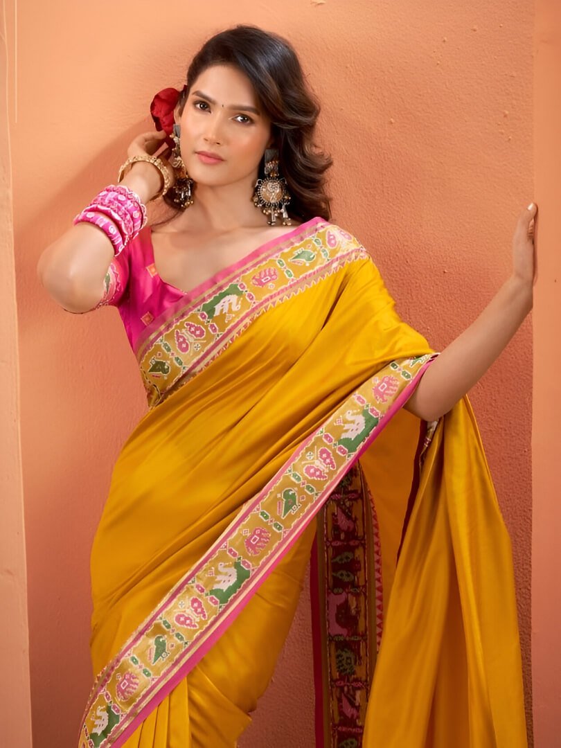 Step Into Elegance with Mustard Yellow Zari Woven Banarasi Patola Silk Saree image 3